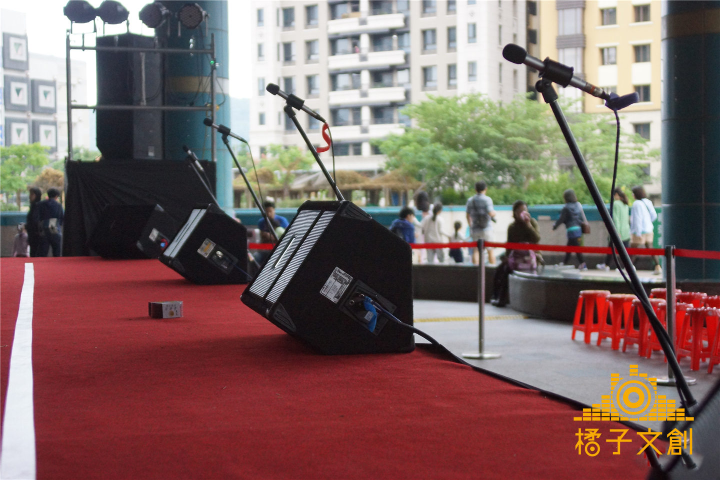 監聽喇叭與舞台收音